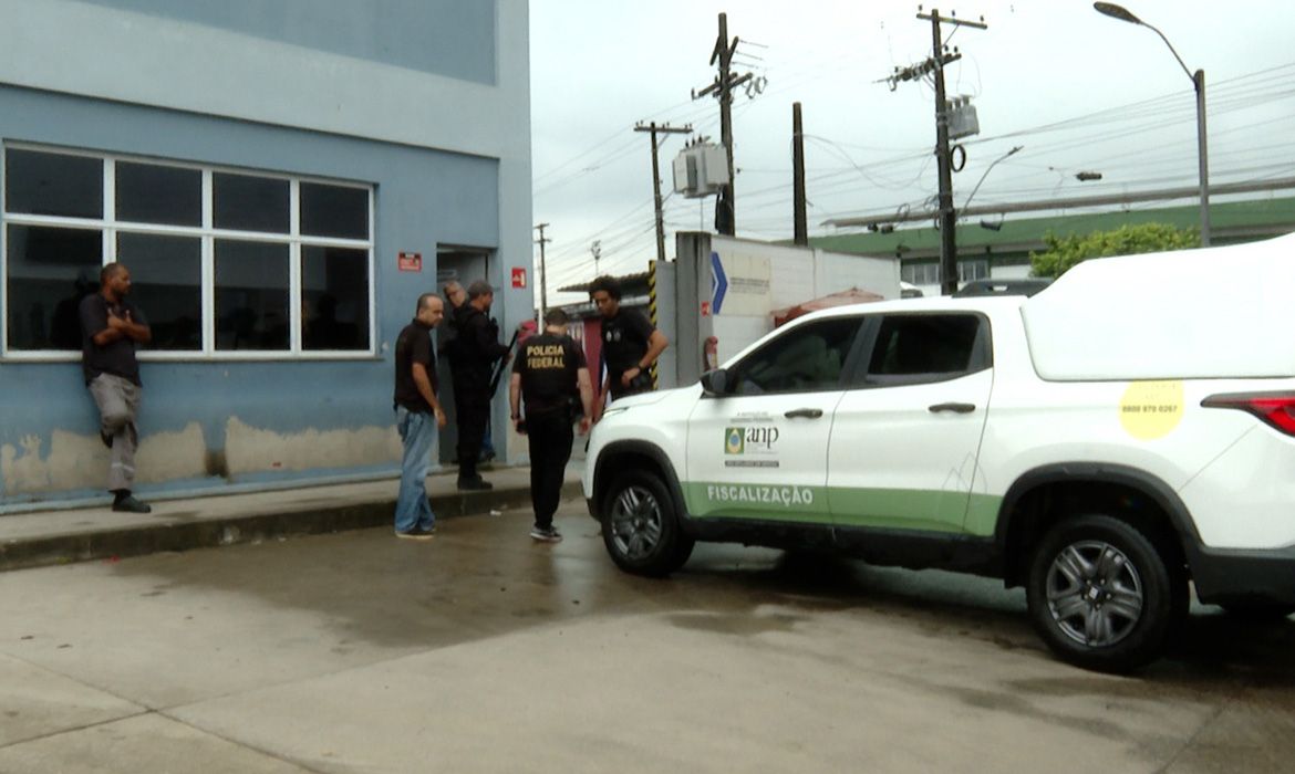 ANP fiscaliza distribuidoras de combustível no Rio de Janeiro