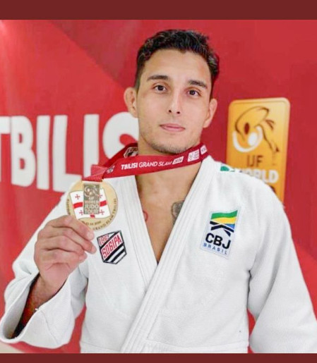 Guilherme Schimidt é bronze no Grand Slam de Tbilisi