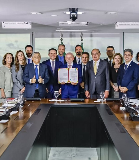 Lula sanciona Lei Antifacção e defende prisão de magnatas do crime