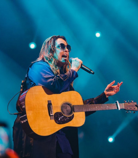 Cantora Ana Carolina 