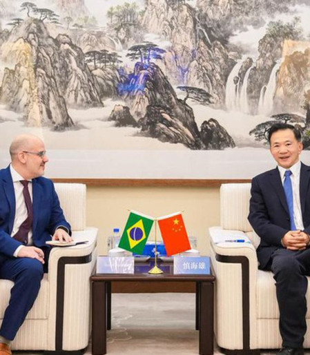 EBC firma parceria inédita com China Media Group