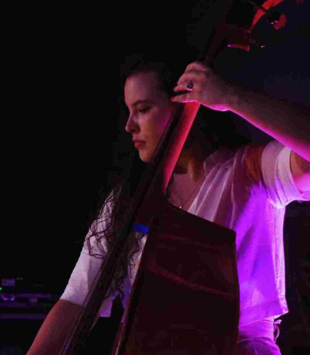 Julia Sarti, musicista e integrante da Lyra Orquestra, de Ribeir&atilde;o: grupo apresenta espet&aacute;culo na ter&ccedil;a-feira (31)