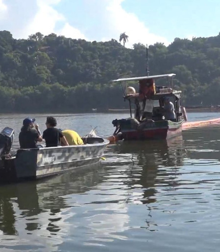 Barreira de cabelo humano ajudará a conter óleo na Baía de Guanabara