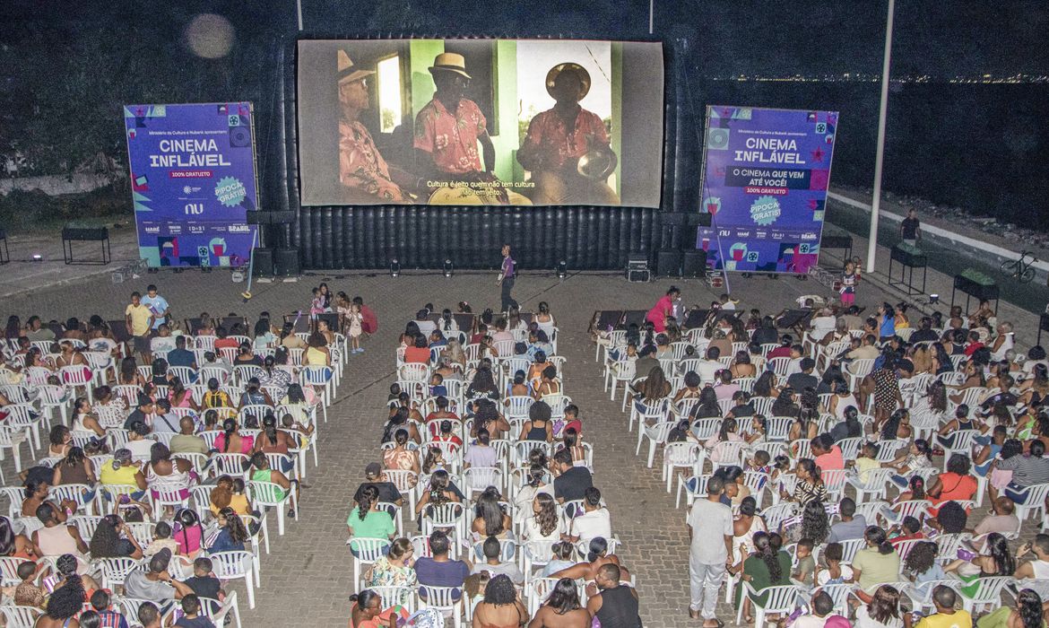 Cinema Inflável chega a Tanguá, no Rio, e reforça acesso à cultura