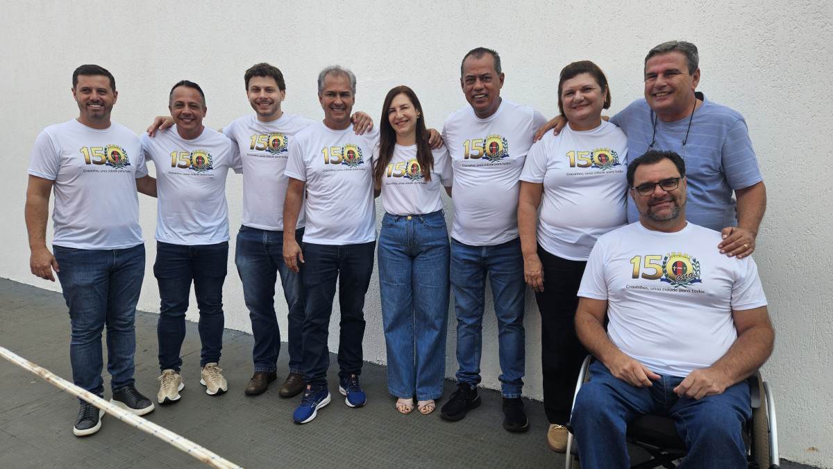 Prefeito Itamar Bueno e seus secretários e secretárias