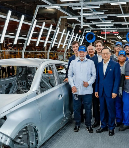 Lula diz que governo apresentará solução para famílias endividadas