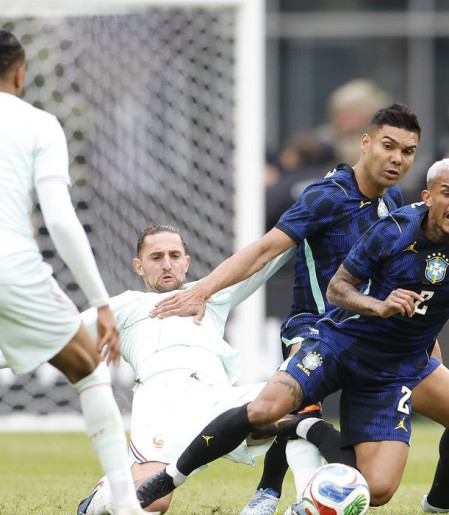 Brasil joga mal e perde de 2 a 1 para a França nos EUA