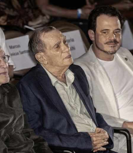 Mautner aposta no Brasil como luz diferente para o mundo, diz Caetano