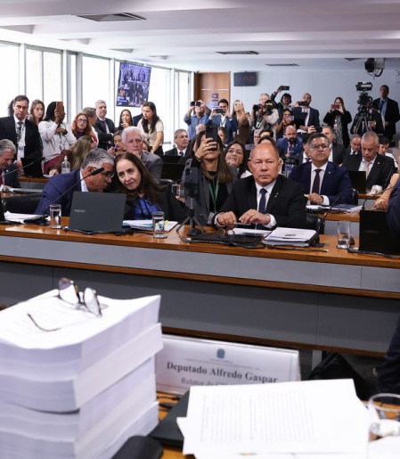 Relatório da CPMI do INSS pede indiciamento de 216 pessoas