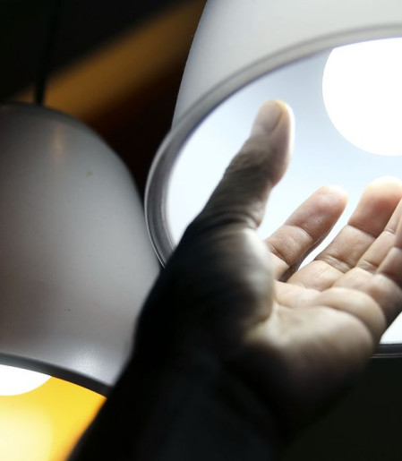 Aneel mantém bandeira verde e conta de luz não terá acréscimo em abril