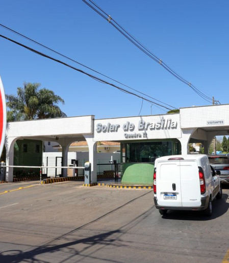 Moraes proíbe drones perto da casa onde Bolsonaro cumpre prisão