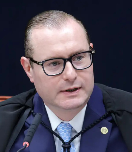 Zanin, do STF, suspende eleição indireta para governo do Rio