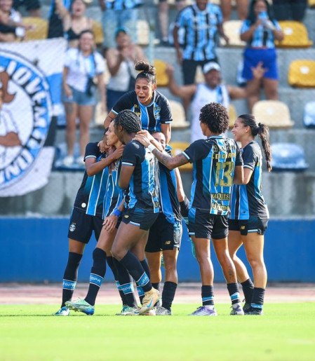 Grêmio supera Internacional por 2 a 1 no Brasileiro Feminino