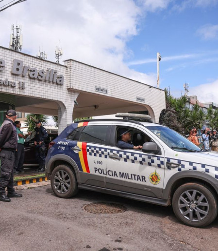 Moraes nega livre acesso de filhos de Bolsonaro à prisão domiciliar