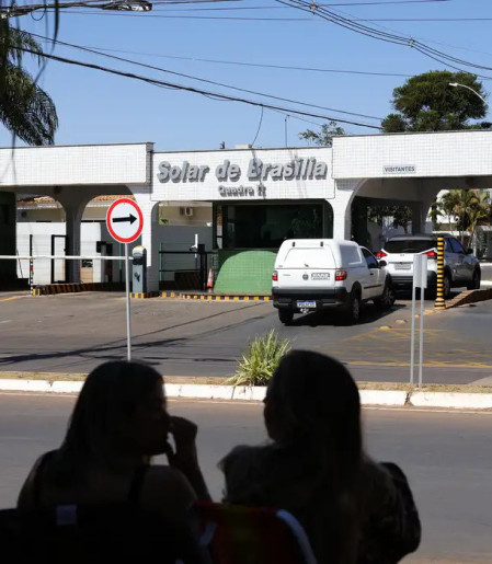 Bolsonaro tem 24h para explicar fala de Eduardo sobre acesso a vídeo