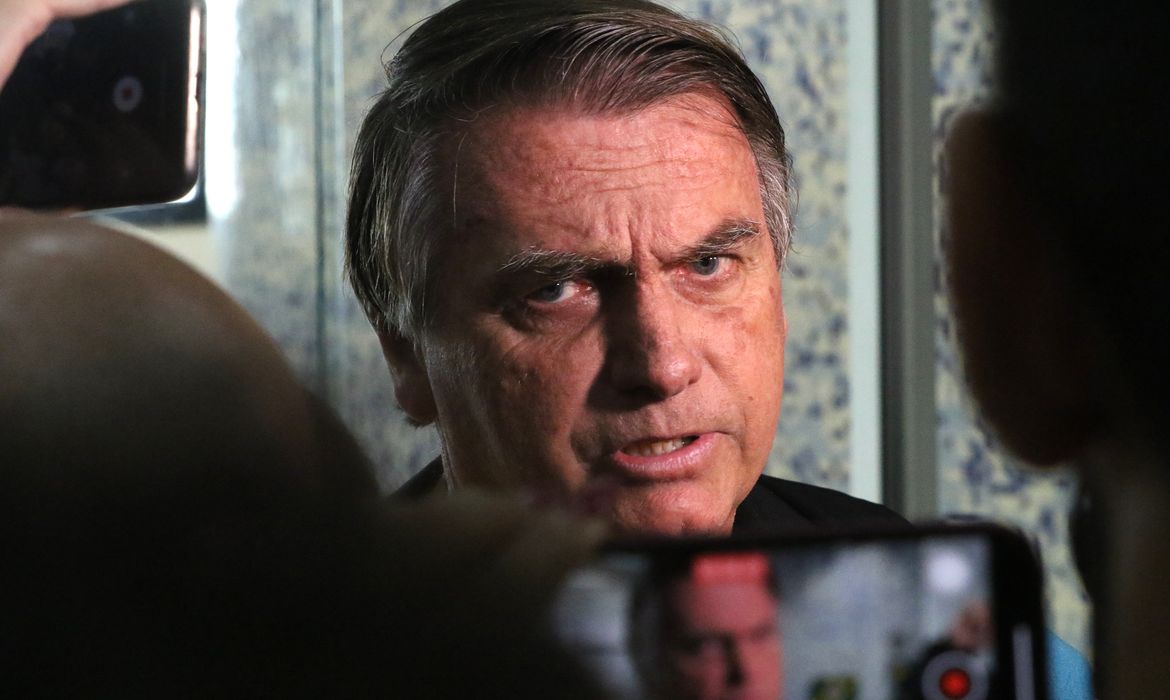Defesa diz que Bolsonaro não tinha conhecimento sobre vídeo de Eduardo