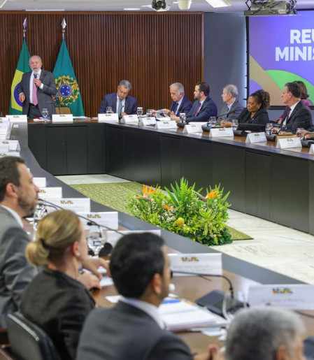 Saiba quais ministros deixam os cargos para disputar as eleições