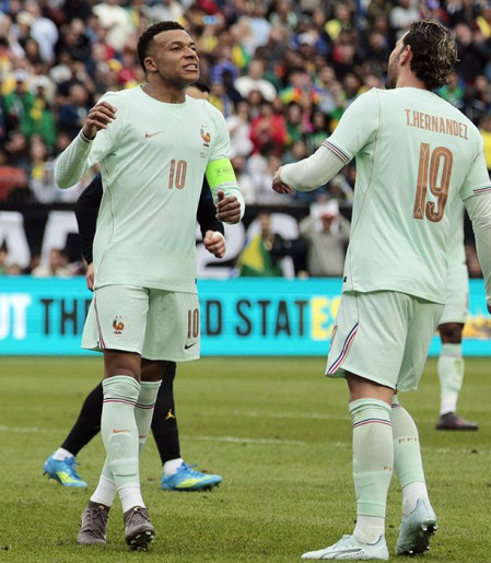 França assume liderança do ranking da Fifa; Brasil cai para 6ª posição