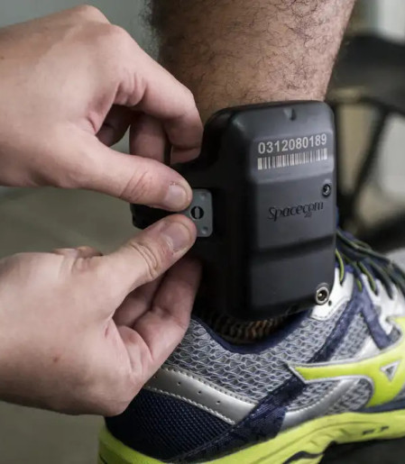 PM relata ao STF troca do carregador da tornozeleira de Bolsonaro 