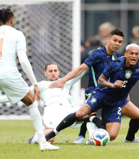 Brasil foi derrotado pela França e caiu duas posições