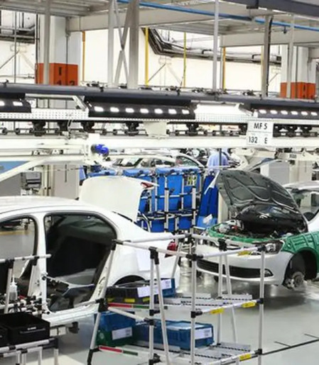 Indústria nacional avança 0,9% em fevereiro