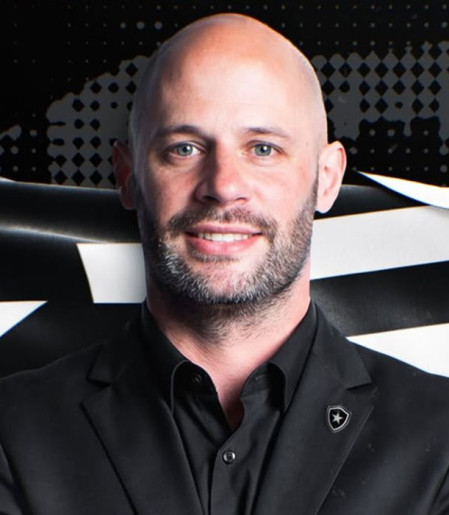 Botafogo oficializa contratação do técnico português Franclim Carvalho