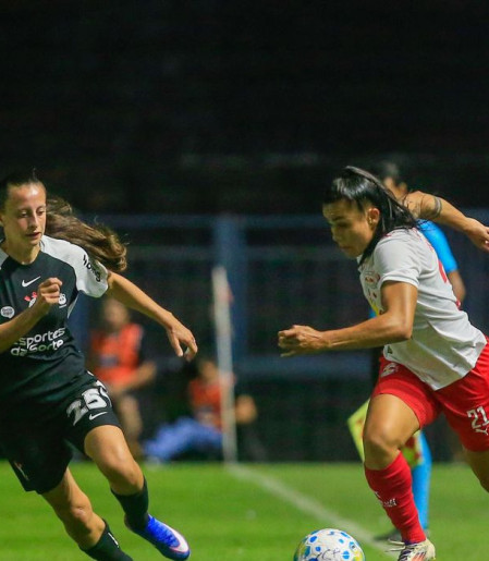 Corinthians goleia Bragantino e assume liderança do BR Feminino