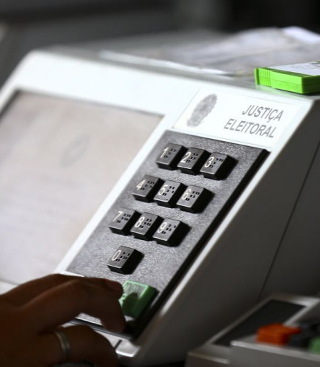 Onze governadores renunciam para disputar eleições de outubro  