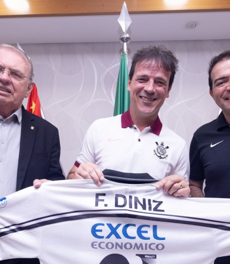 Fernando Diniz é anunciado como novo técnico do Corinthians
