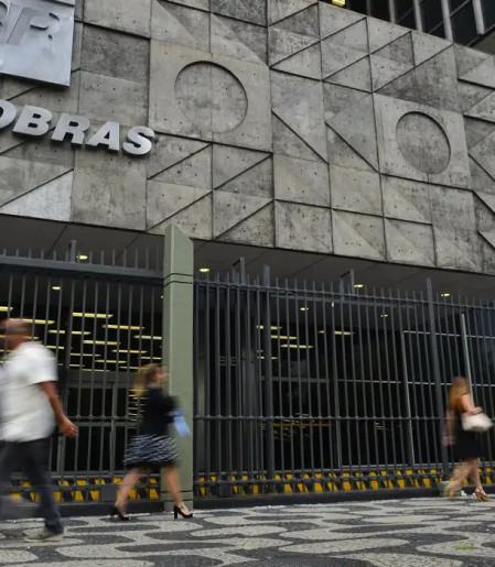Petrobras destitui diretor de área que vendeu gás com 100% de ágio
