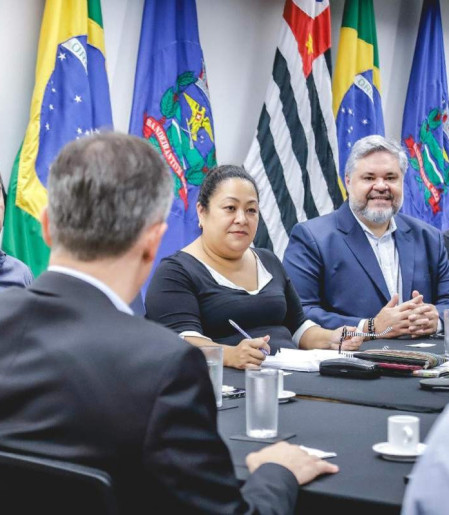 Ogawa entre o prefeito Ricardo Silva e o vice Alessandro Maraca