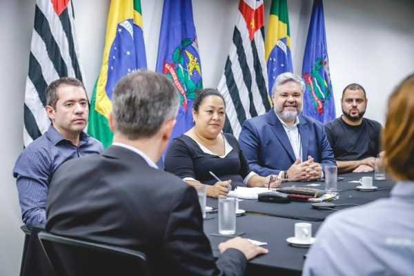 Ogawa entre o prefeito Ricardo Silva e o vice Alessandro Maraca