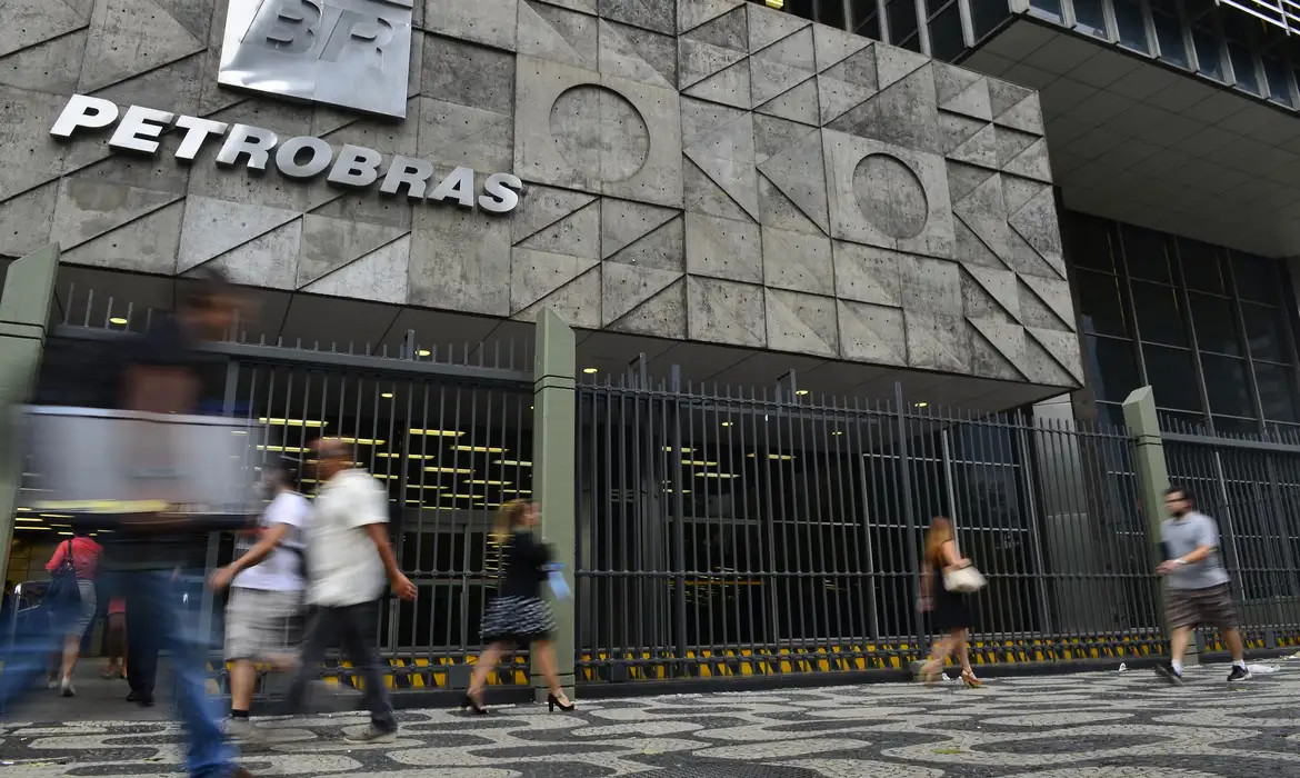 Petrobras destitui diretor de área que vendeu gás com 100% de ágio