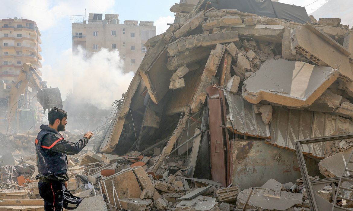 Israel mantém bombardeios no Líbano após cessar-fogo