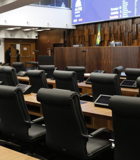 Proposições legislativas sobre IA favorecem controle e vigilância