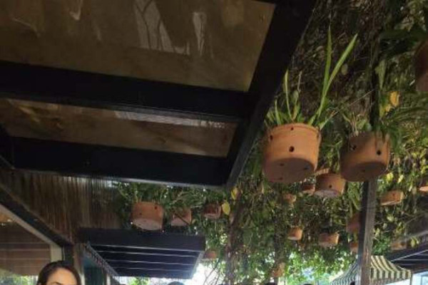 Jaque Alves, Polly Mendonça, Rosane Zamara, Carol Lemes, Andressa Chrysto, Otávio Alquaz e Cacau Muniz na Galeria Renato Aguiar - Divulgação