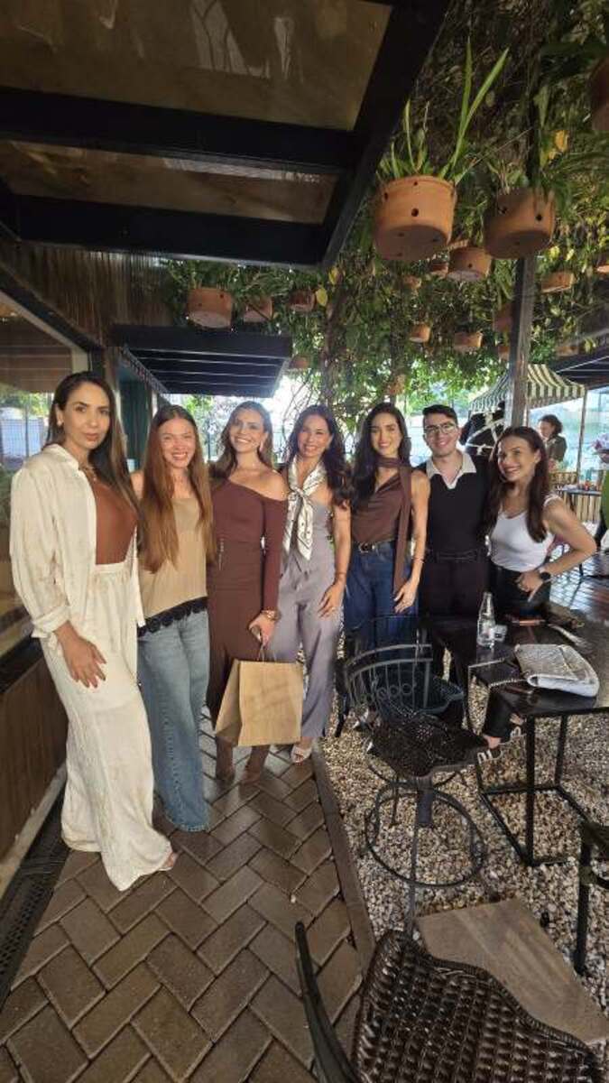 Jaque Alves, Polly Mendonça, Rosane Zamara, Carol Lemes, Andressa Chrysto, Otávio Alquaz e Cacau Muniz na Galeria Renato Aguiar