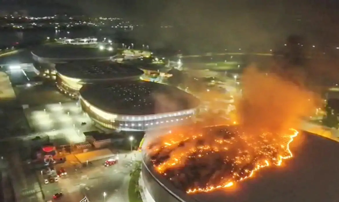 Incêndio não atinge pista do Velódromo Olímpico no Rio
