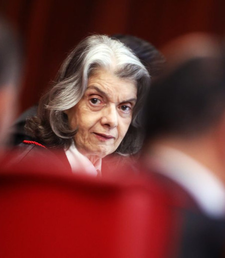 Cármen Lúcia antecipa eleição para sucessão no TSE