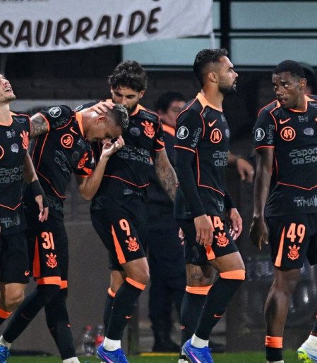 Corinthians derrota Platense na Libertadores na estreia de Diniz