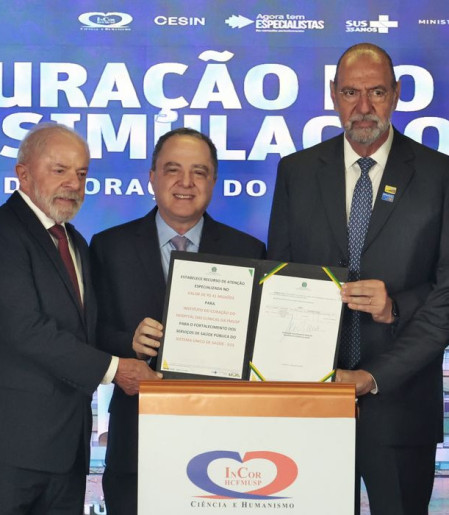 Lula sanciona lei do marco regulatório da vacina contra o câncer 