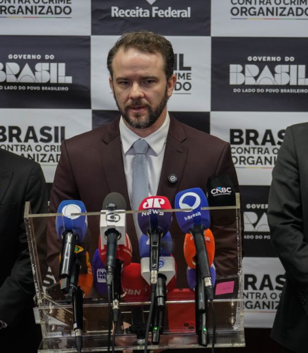 Brasil e EUA anunciam acordo de combate ao tráfico de armas e drogas