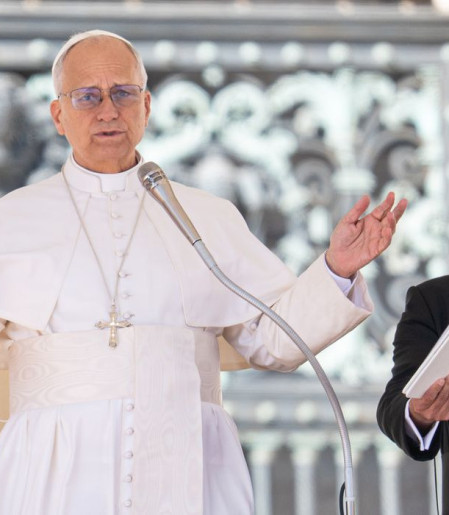 Papa pede fim da guerra, enquanto EUA e Irã negociam paz