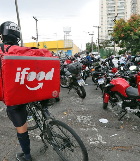 Lula defende previdência social para profissionais de aplicativos