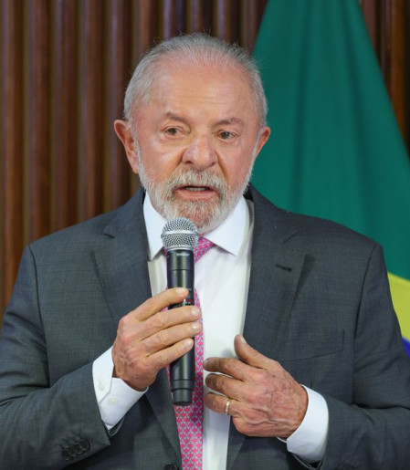 Lula diz que país não precisa de escola cívico-militar na educação