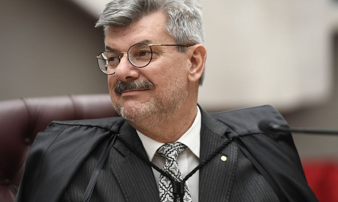STJ abre processo e mantém afastamento de ministro acusado de assédio