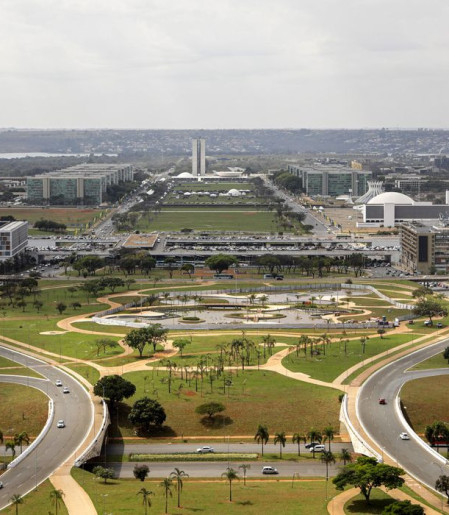Emendas parlamentares e juros da dívida apertam investimentos públicos