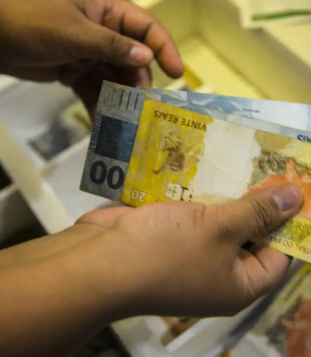 Governo propõe salário mínimo de R$ 1.717 em 2027