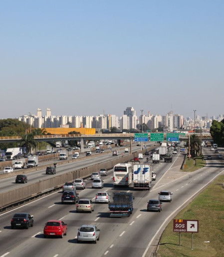 MPRJ pede suspensão das obras na Via Dutra, após risco de alagamento