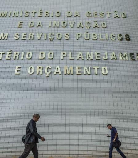 Gasto com pessoal e benefícios fiscais terão limite a partir de 2027